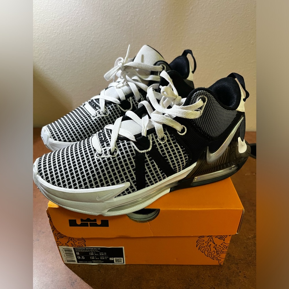 Lebron Witness VII Basketball Shoe